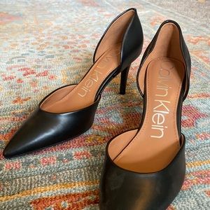 Calvin Klein Black Close Toed Heel 9/12